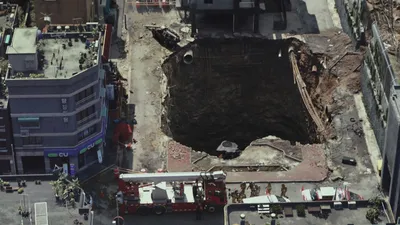 Sinkhole izle